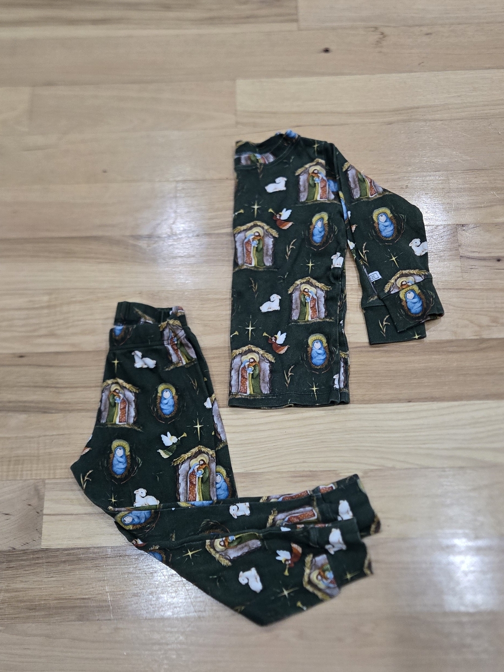 Holy Pals Kids Dark Green Nativity Print Pajama Set Size 6